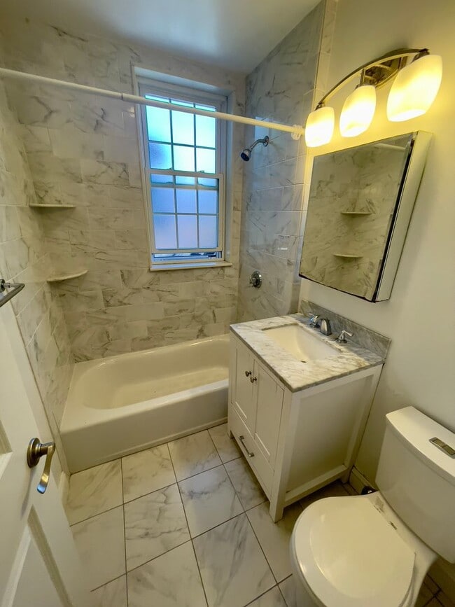 Building Photo - MISSION HILL 4BED $5600 ON HILLSIDE ST