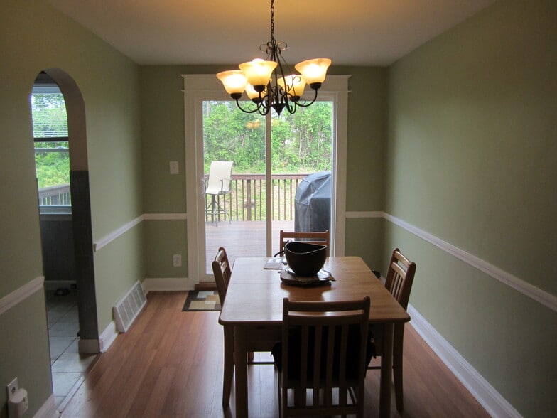 dining room - 559 Martin St