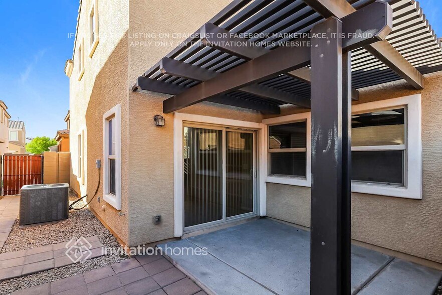 Building Photo - 2241 S Buckaroo Trail