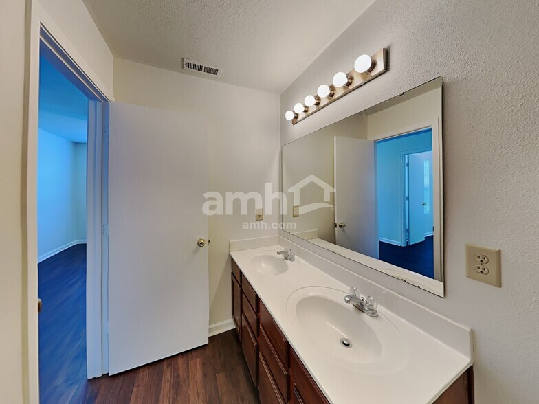 Building Photo - 386 Morning Dew Dr