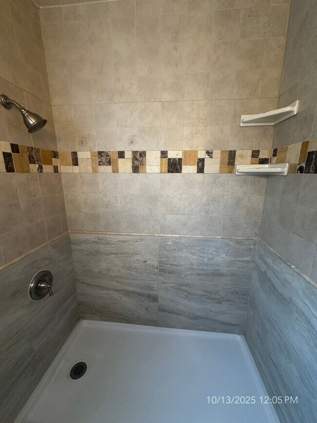 Building Photo - 2 Bedroom Condo