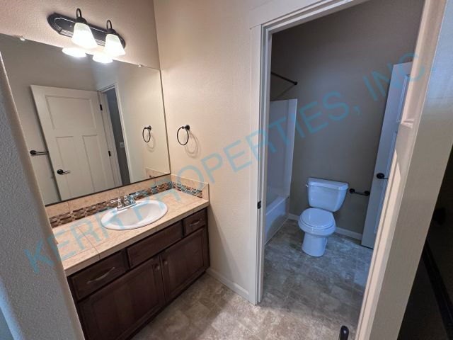 Building Photo - Spacious 5-Bedroom Retreat with 3407 Sq Ft...