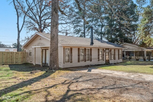 Building Photo - 1013 Peyton Ave