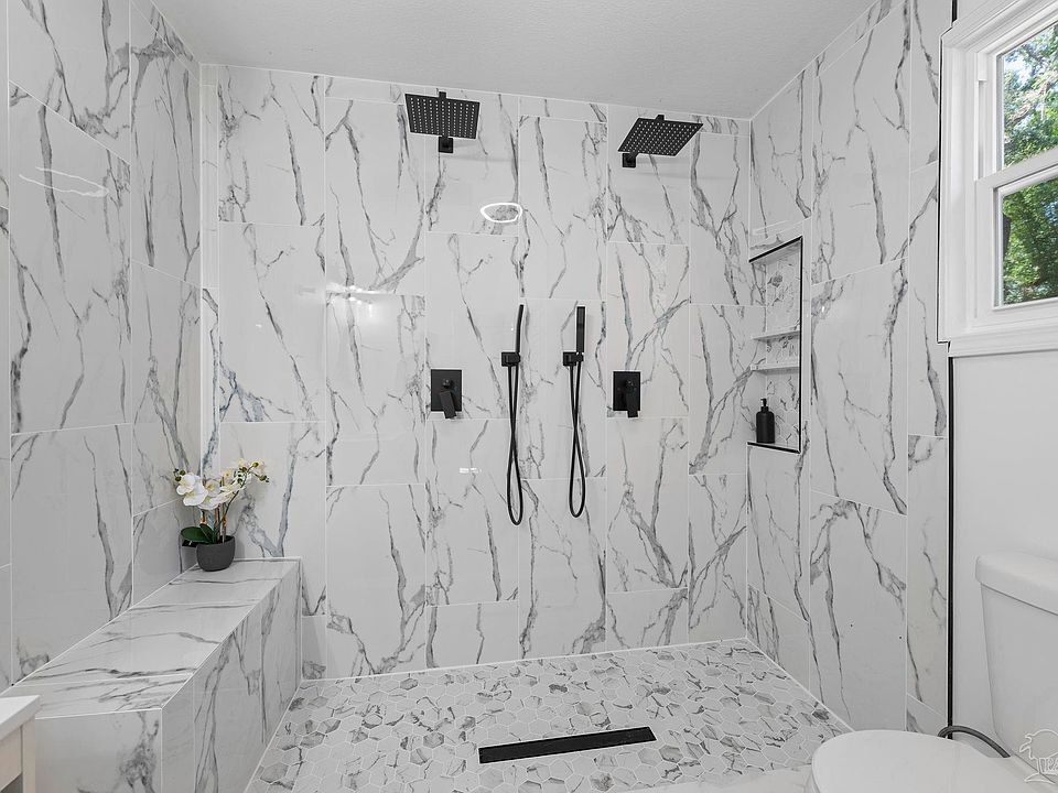 Building Photo - 908 E Lee St