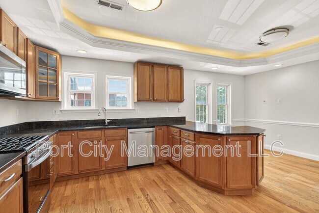 Building Photo - 1125 Race St