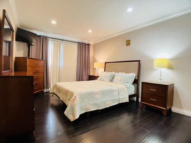 Master bedroom with mid-century furniture set. - 6301 Coldwater Canyon Ave