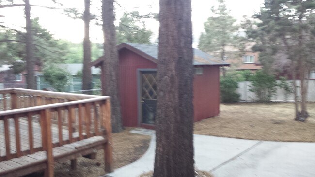 Building Photo - 1037 E Country Club Blvd