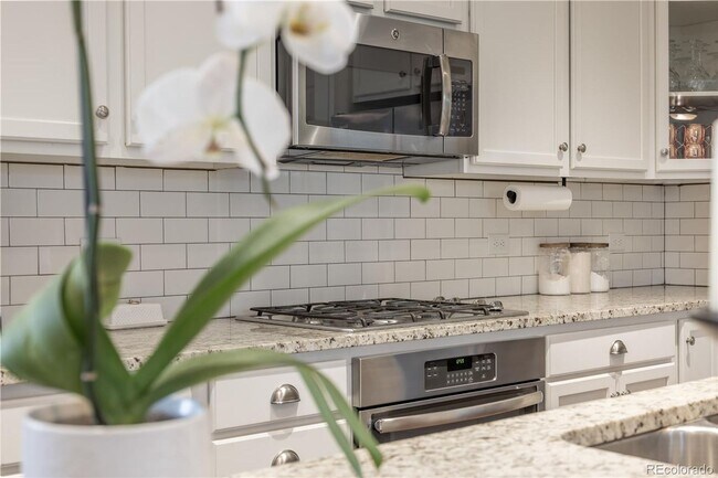 Building Photo - Charming 3 bedroom, 3 bathroom home in The...