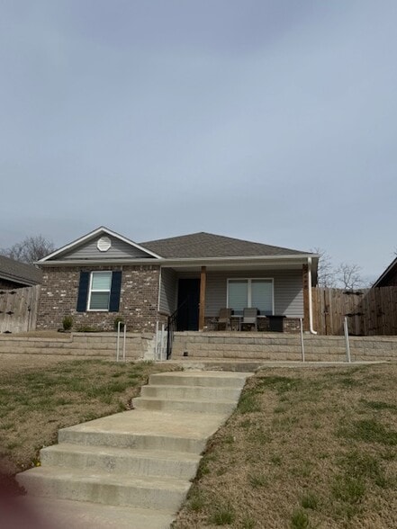 All brick home - so cute!! - 2488 N Raven Ln