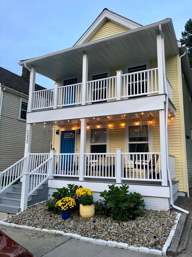 Building Photo - 1333 W 67th St