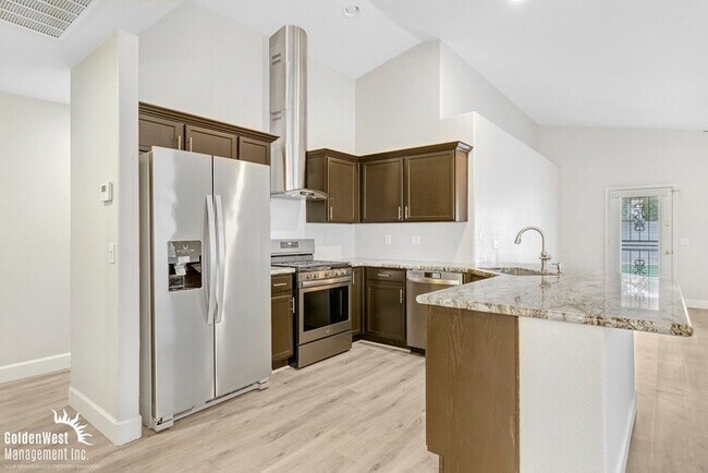 Building Photo - Charming 4Bdm 2Ba Home with a Private Yard in Peoria!