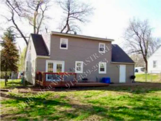 Building Photo - ADORABLE and CLEAN home in KCK-Coming SOON!!