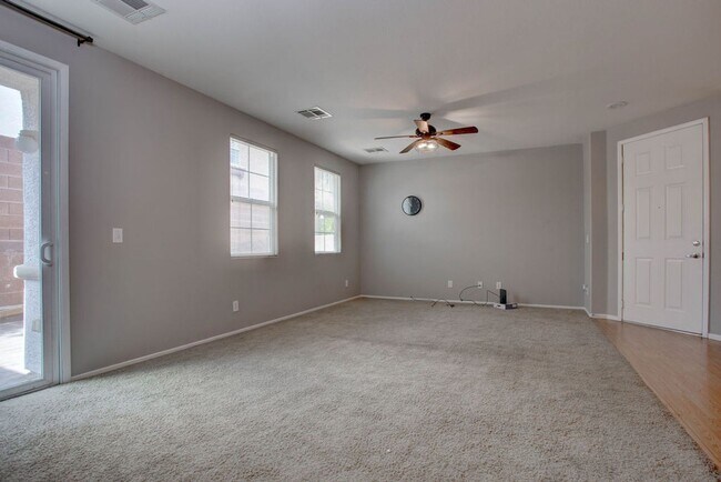 Building Photo - 27 Hudson Canyon St