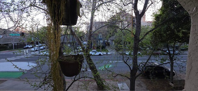 Building Photo - Steps from SJSU | 2 Master Suites | Gated + Parking |