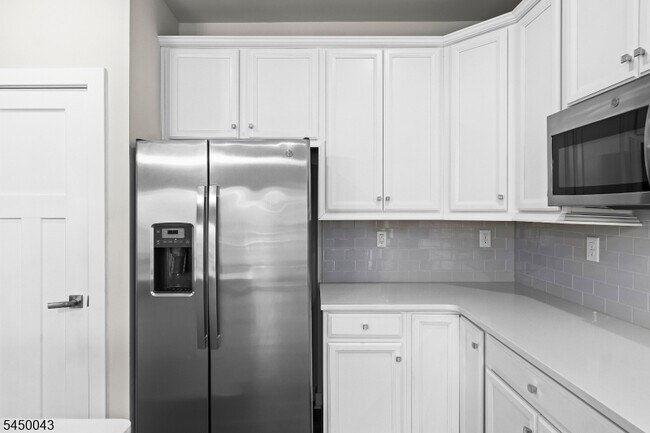 Building Photo - 18 Mountain View Ln