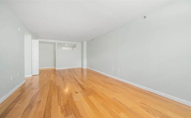 Building Photo - 8-12 Museum Way - 8-12 Museum Way