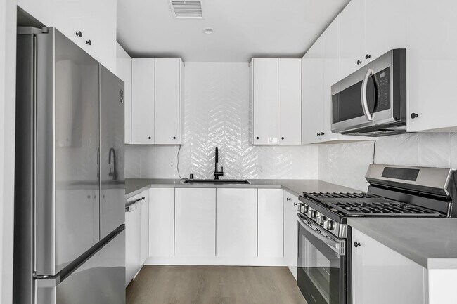 Interior Photo - 5606 Lexington Ave