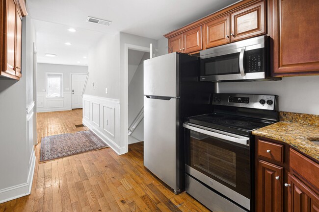 Building Photo - 1609 W Stiles St