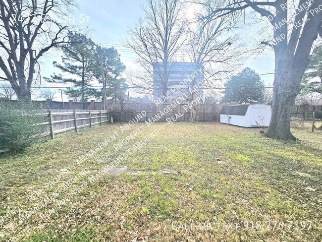 Building Photo - 2422 E 57th St