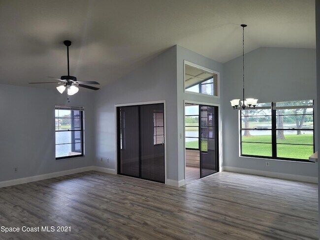 Building Photo - 912 Ridge Lake Dr