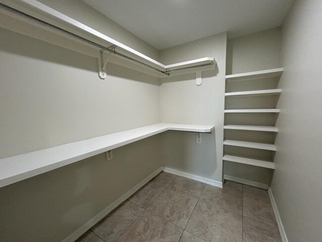 Building Photo - 2933 Zeb Dr