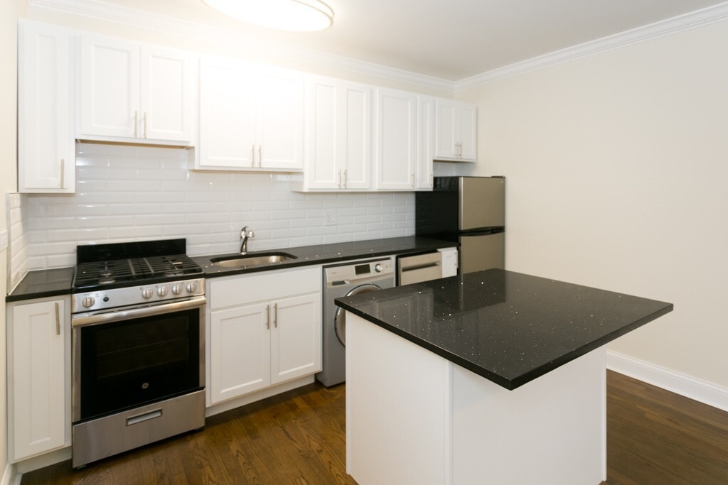 Building Photo - 918 Green Bay