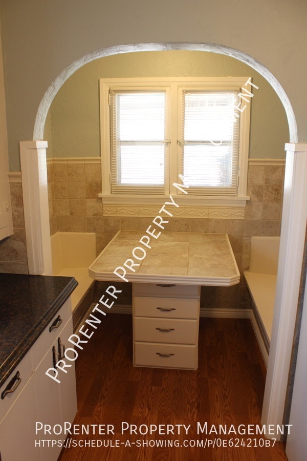 Building Photo - 747 E 22nd St