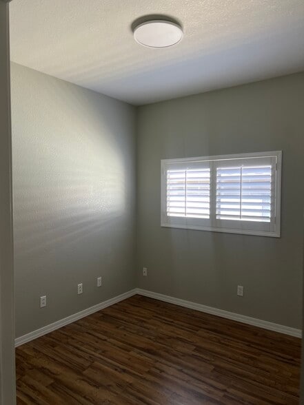 Building Photo - 7500 E Deer Valley Rd