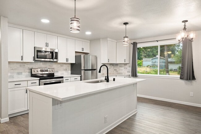 Building Photo - Rambler in Port Orchard with Fenced Yard