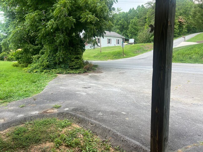 Building Photo - 2101 Marbleton Rd