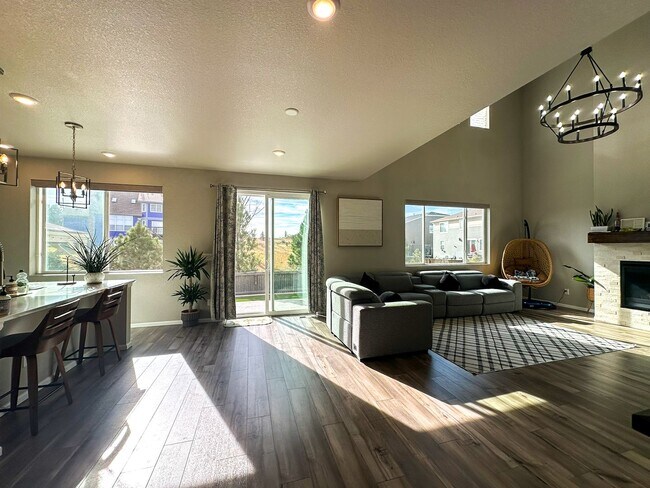 Building Photo - Almost Brand New Meadowlark 4bd 3.5ba home