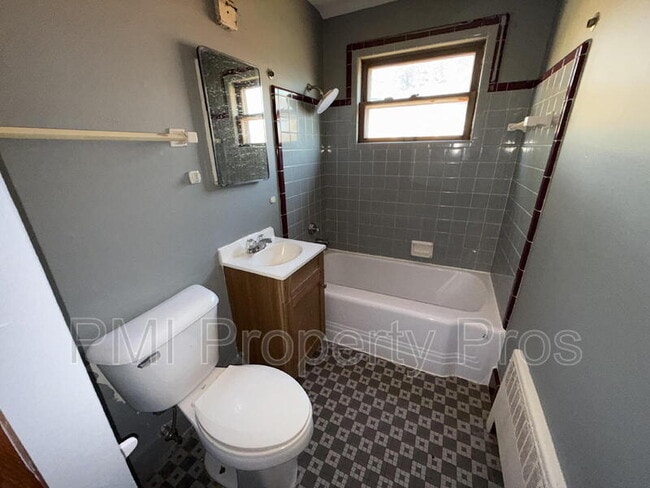 Primary Photo - 1981 W Villard Ave