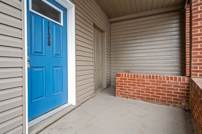 Building Photo - PRICE REDUCED on this Recently Renovated 3 Bed/1 Bath Home in Troy Hill