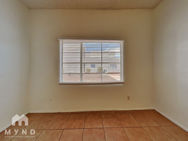 Building Photo - 2828 E Tierra Buena Ln