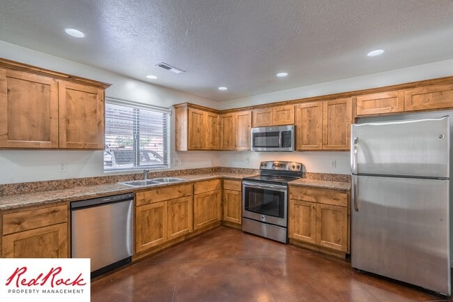 Building Photo - 2801 E 450 N