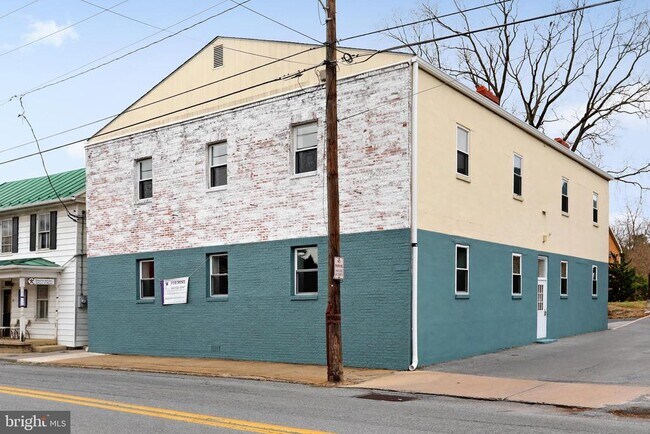 Building Photo - 205 S Princess St