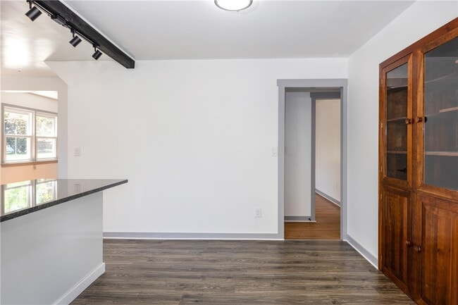 Building Photo - 578 Victory Hwy