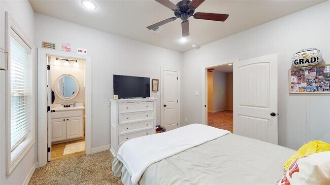 Building Photo - 105 Luther St