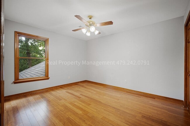 Building Photo - 2300 Brigadoon Dr