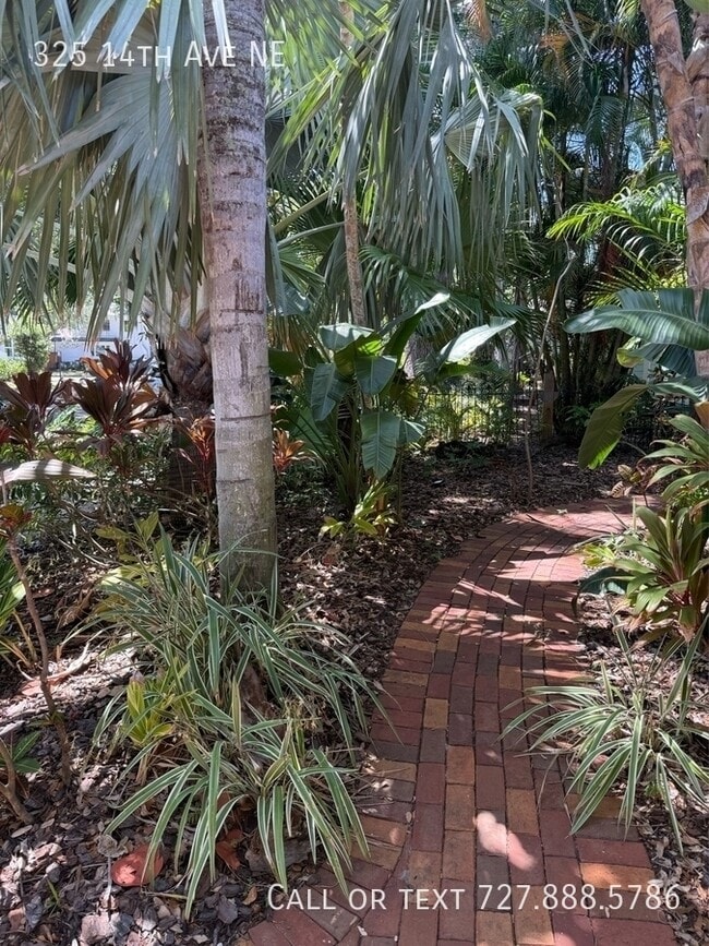 Building Photo - 325 14th Ave NE