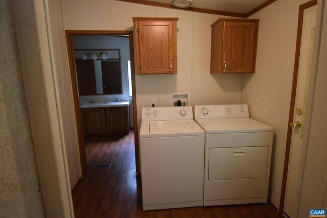 Building Photo - 289 Community House Rd