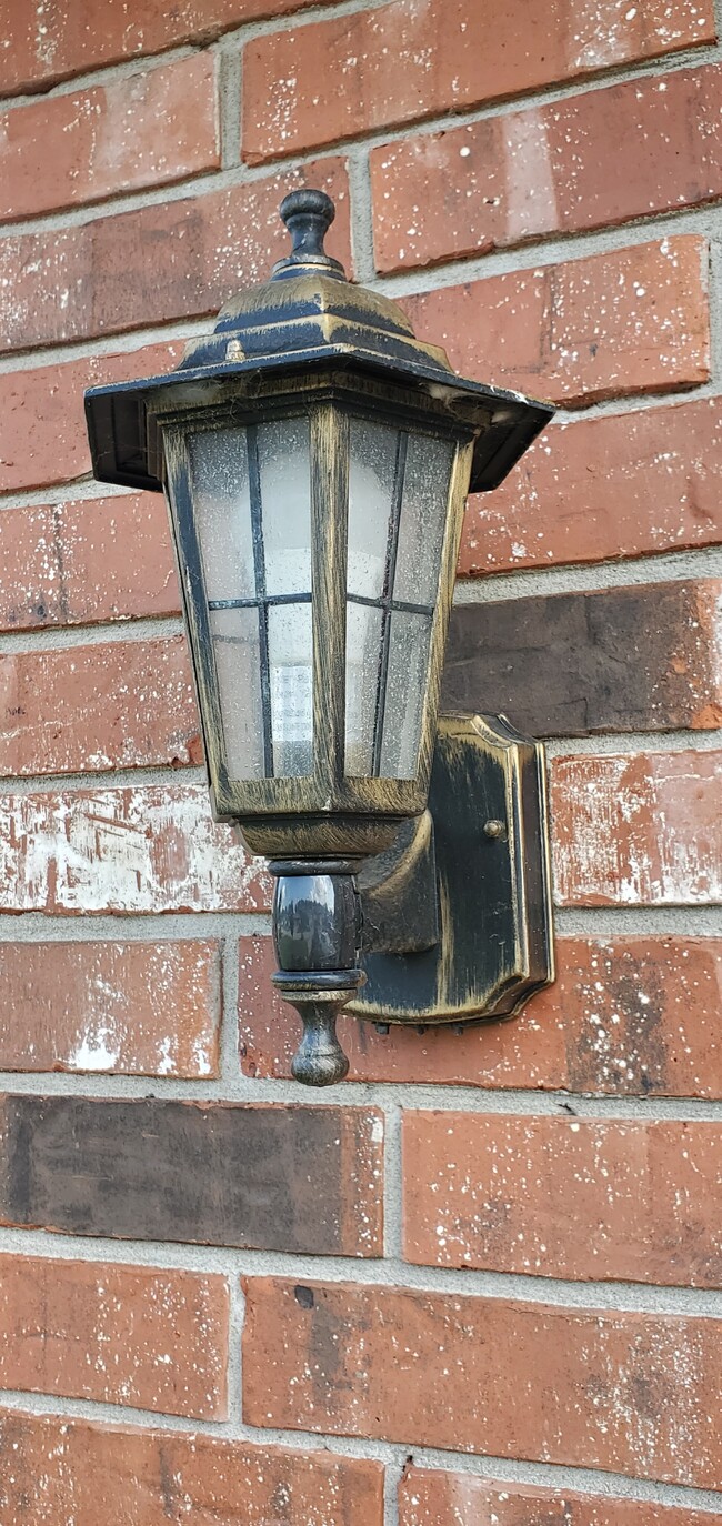 Motion security lights all the way around - 4960 W Tarkio St