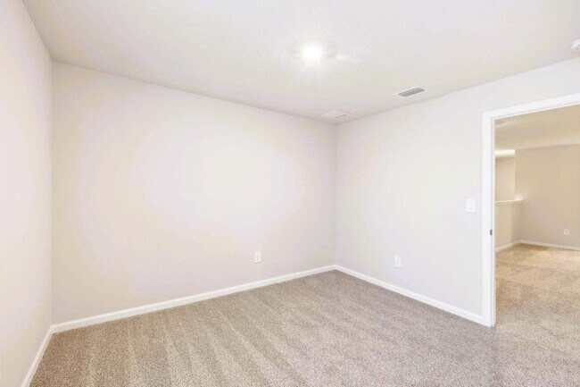 Building Photo - 491 Salisbury Cir