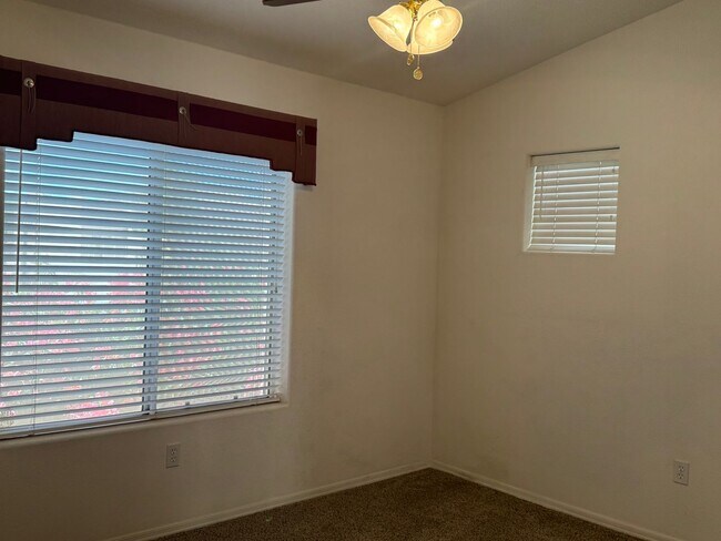 Building Photo - Rental
