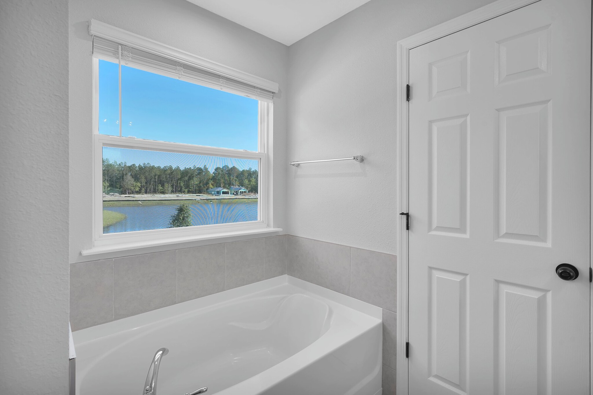 Building Photo - 162 Dahlia Falls Dr