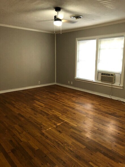 Building Photo - 2104 Houston Pl