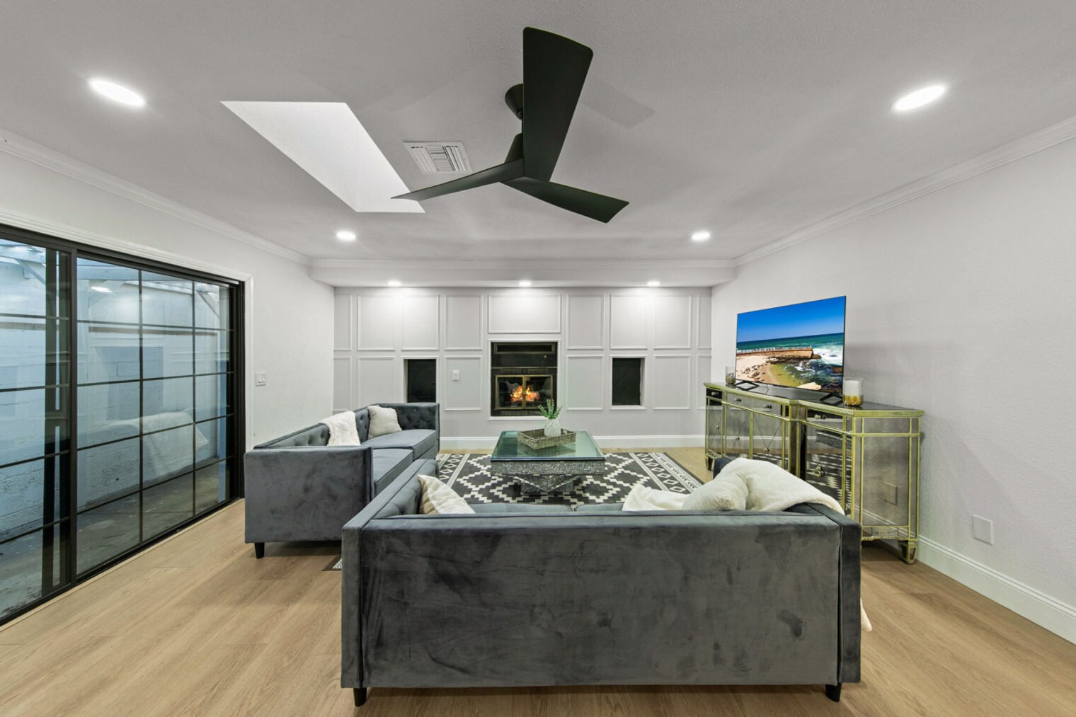 Building Photo - 4367 Summit Dr