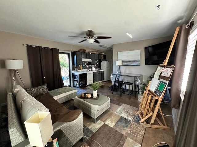 Living/kitchen - 217 NW 39th St