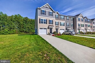 Building Photo - 6364 Pebblebrook Dr