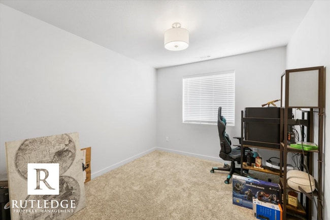 Building Photo - 3 Bedroom 2 Bath Home in Medford!